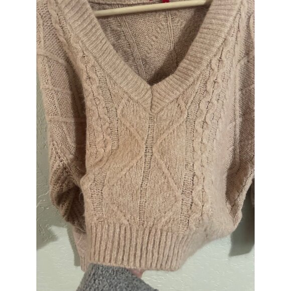Guess Light Pink Cable Knit Relaxed V Neck Fisherman Chunky Sweater - Picture 5 of 8